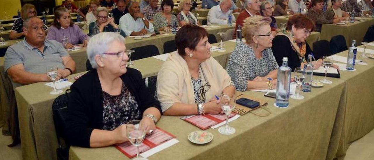 Asistentes al XIV Seminario de Atención a las Personas Mayores, que se celebra estos días en Pontevedra. // Rafa Vázquez