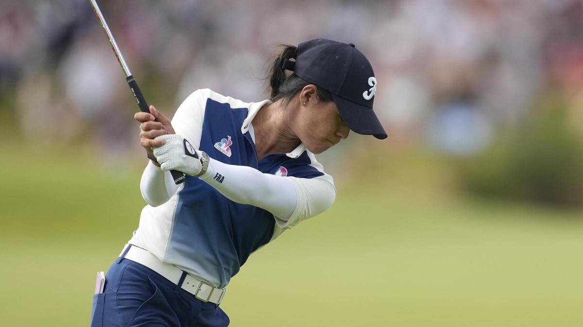 Celine Boutier se situó como lider sólida ante sus aficionados en 'Le Golf National'