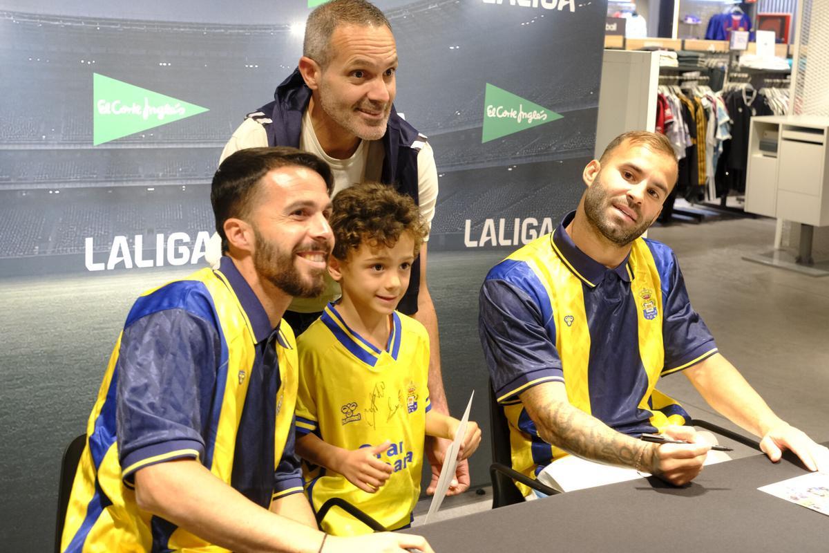 Firma de Jesé y Kirian en El Corte Inglés de Mesa y López