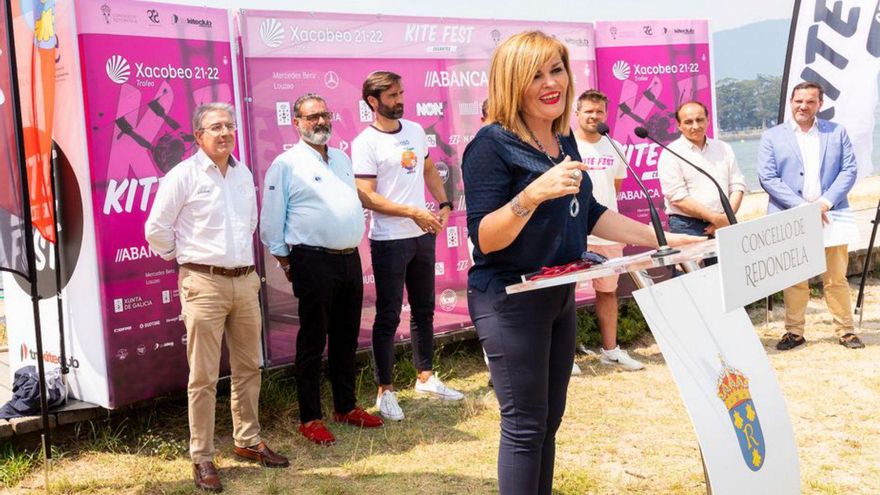 La alcaldesa Digna Rivas, ayer, en la presentación del KiteFest.  // María Muíña