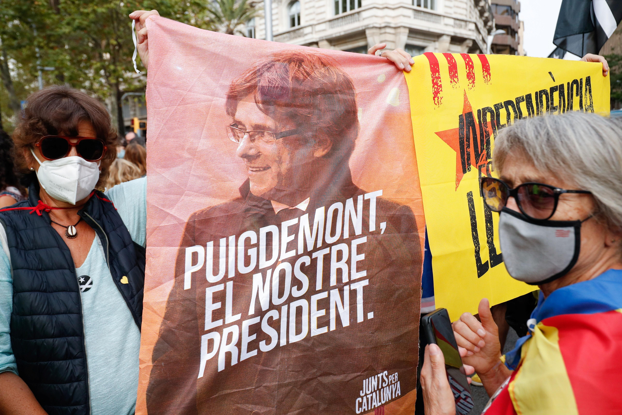 Manifestació a Barcelona en contra de la detenció de Carles Puigdemont a Itàlia