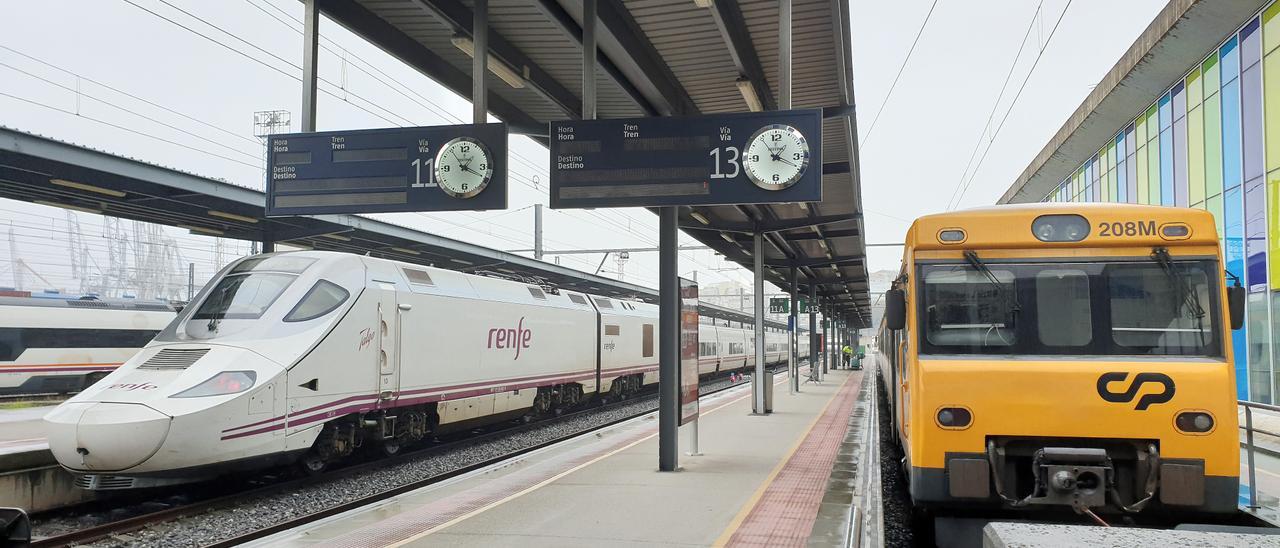 Tren Celta y Alvia estacionados en Vigo Guixar