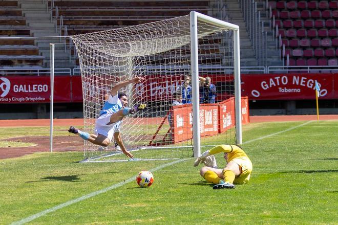 El Compostela pierde en San Lázaro y deja el liderato en bandeja