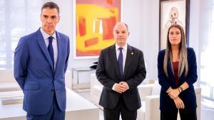 El presidente Pedro Sánchez, junto a Jordi Turull y Míriam Nogueras