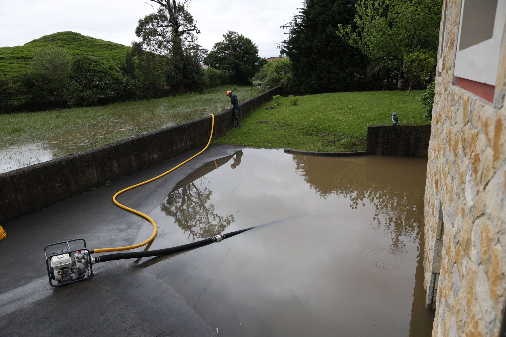 EN IMÁGENES: Caos en Colunga por las inundaciones de esta madrugada