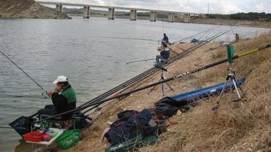 La futura Ley de Pesca de Extremadura fomentará la pesca natural y las competiciones deportivas