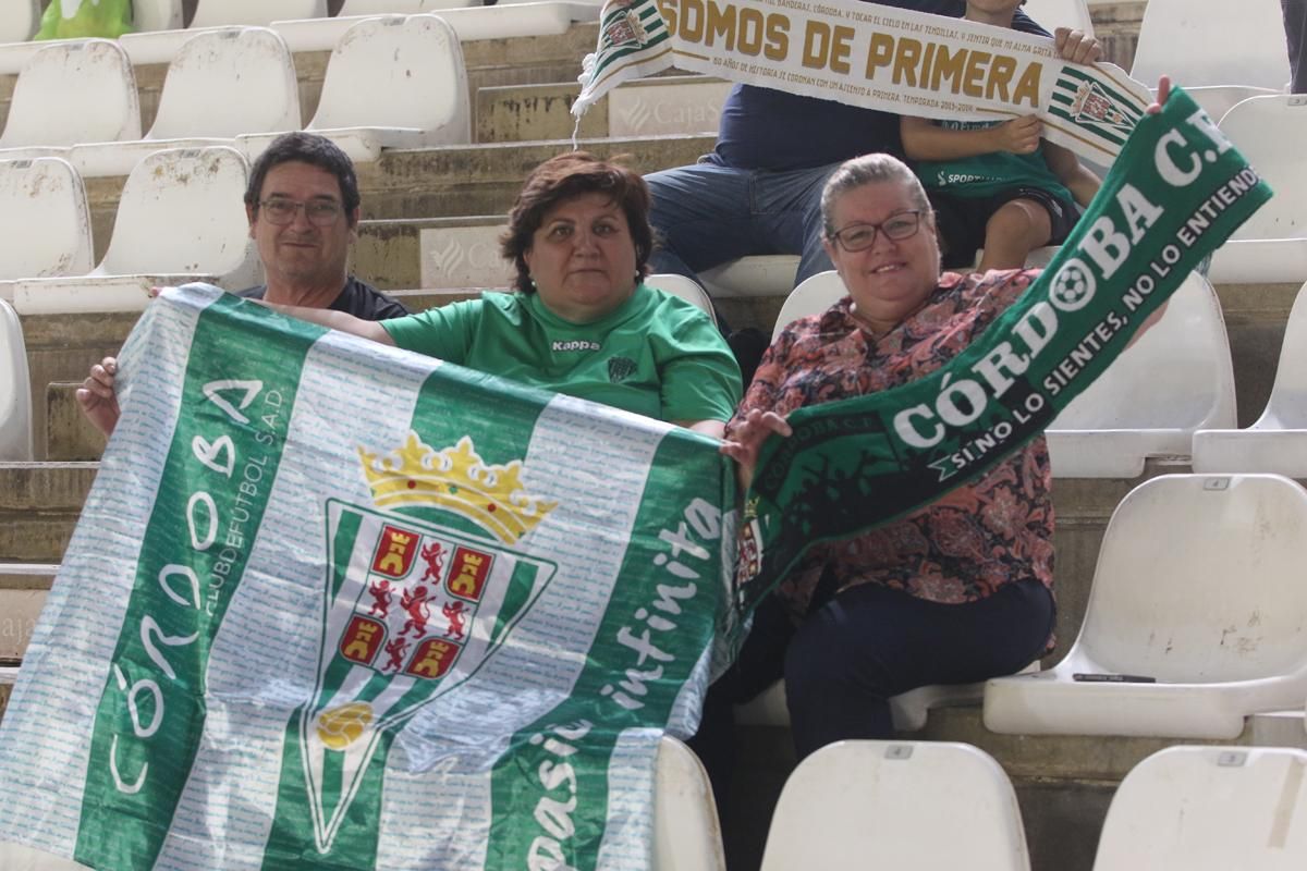 Aficionados en el encuentro de Copa del Rey