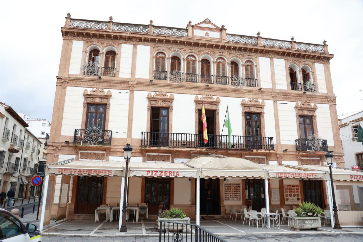 Fachada de El Casino en la plaza del Socorro de Ronda