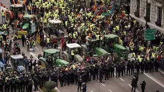 El campo valenciano lleva sus tractores a Madrid para exigir "precios justos" y frenar la subida de costes