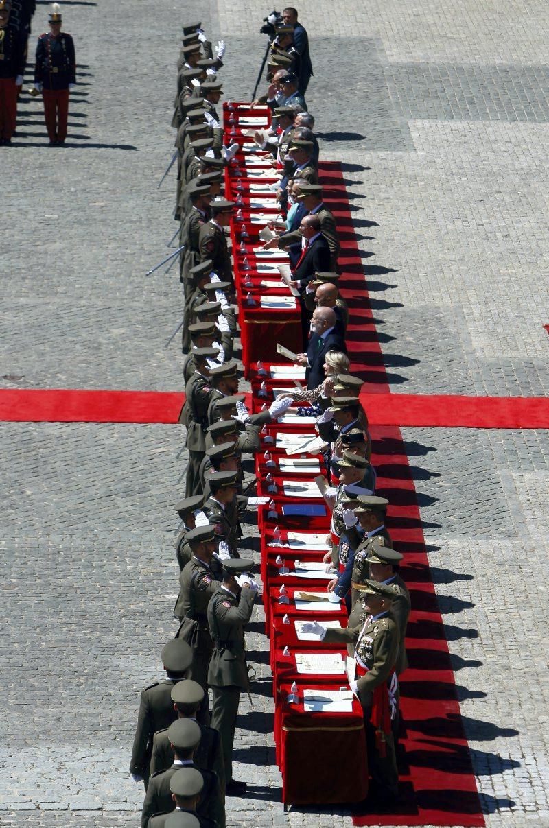 El rey entrega nuevos despachos en la Academia General Militar