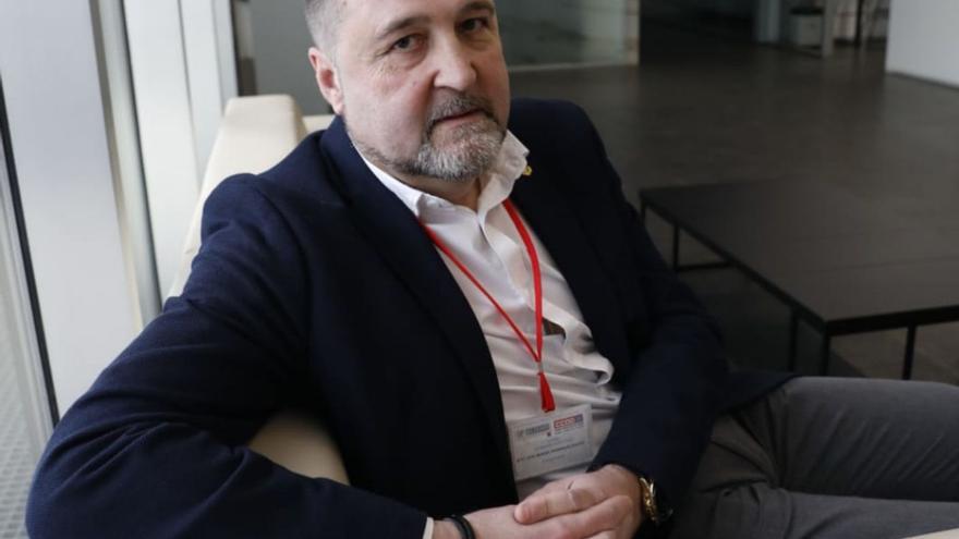 José Manuel Rodríguez Baltar, ayer, en las oficinas de la Autoridad Portuaria de Avilés. | MARA VILLAMUZA