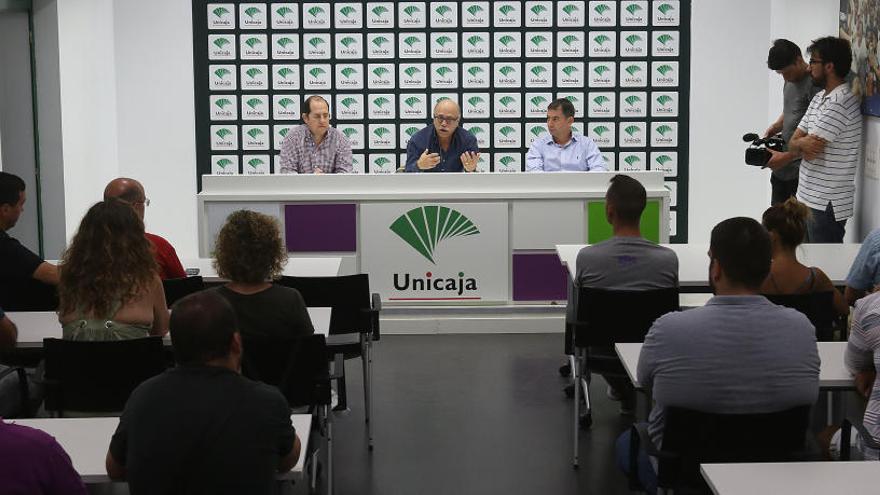 La reunión de clubes femeninos celebrada en el Carpena este martes.