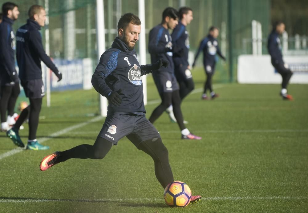 Garitano solo contará con Andone como referencia en ataque para el partido ante el Málaga, pero ha preferido no incluir en la convocatoria a ningún jugador ofensivo procedente del filial.