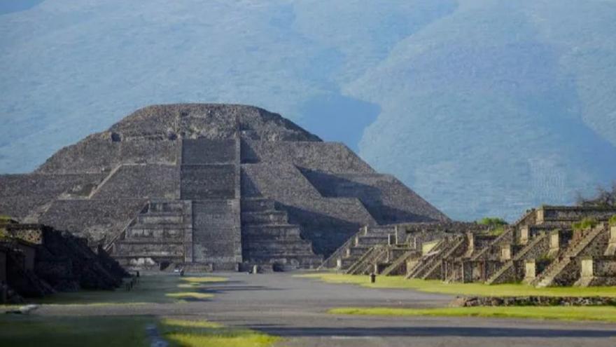 La &quot;Pirámide de la Luna&quot; en Teotihuacán está alineada con los solsticios de verano e invierno