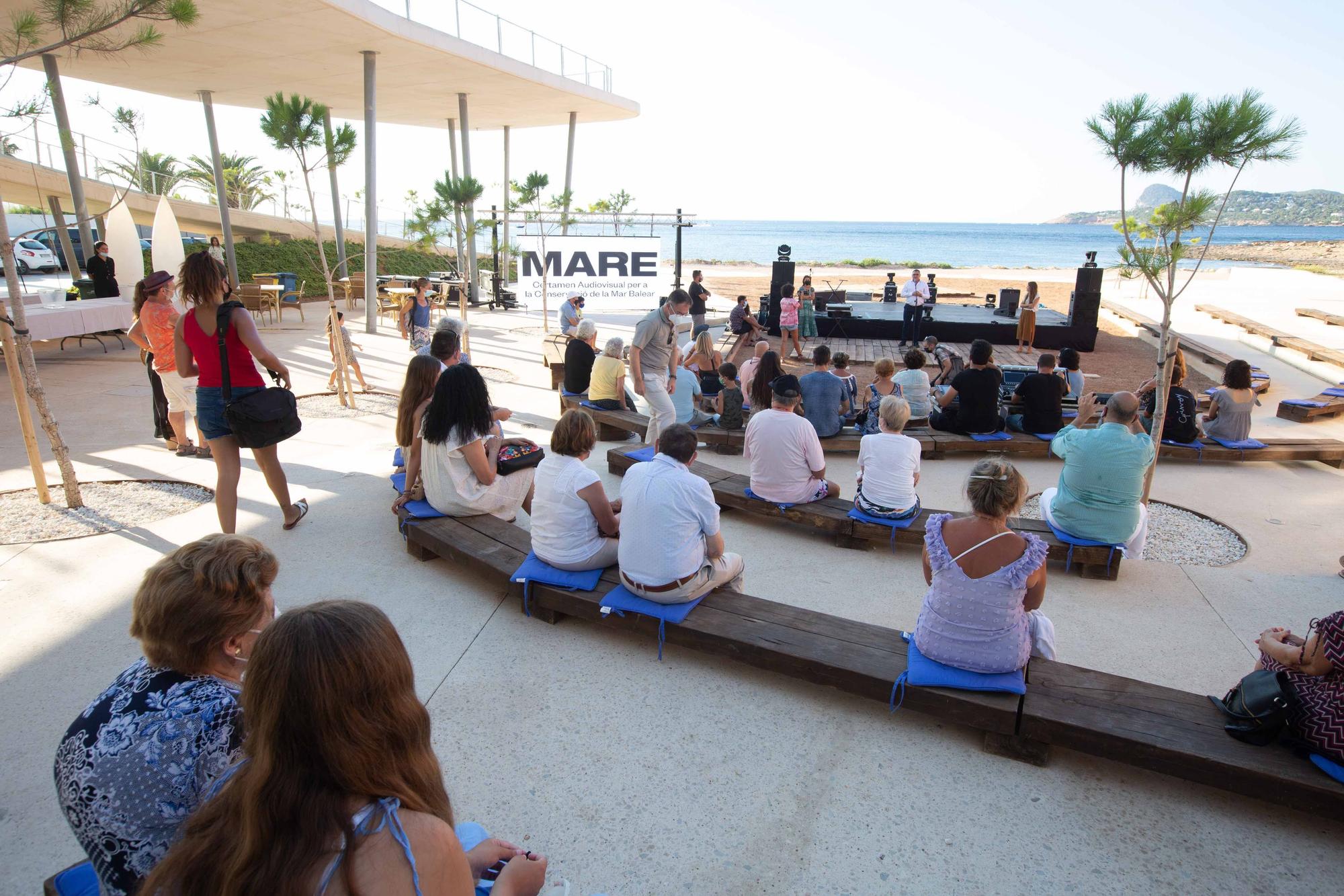 Una muestra sobre la importancia de proteger el mar de Ibiza inaugura el auditorio de Port des Torrent