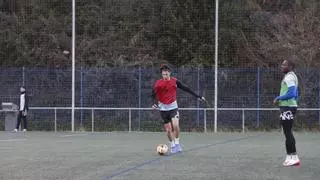 VÍDEO: Primer entrenamiento de Andrés Carmona, segundo fichaje invernal del Avilés