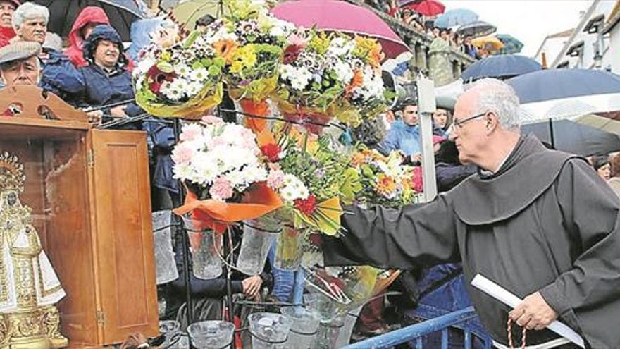 Reina de la Hispanidad en Extremadura pese a la lluvia