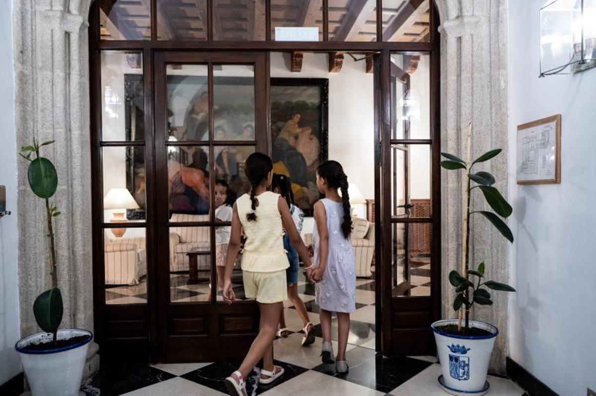 Los niños saharauis viven una jornada institucional en la Diputación de Cáceres Los niños saharauis viven una jornada institucional en la Diputación de Cáceres