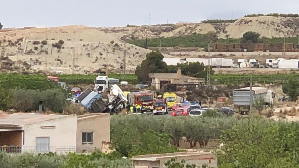 Los conductores de los dos camiones involucrados en el accidente han fallecido tras el choque.