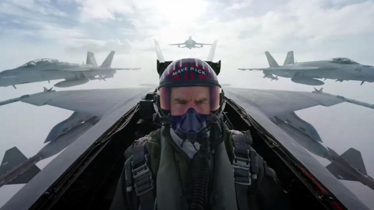 Tom Cruise, en un fotograma aéreo de 'Top Gun: Maverick'.