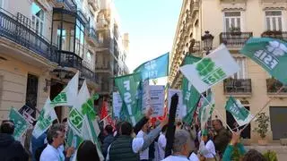 Más problemas para el Consell: la enseñanza concertada también se echa a la calle