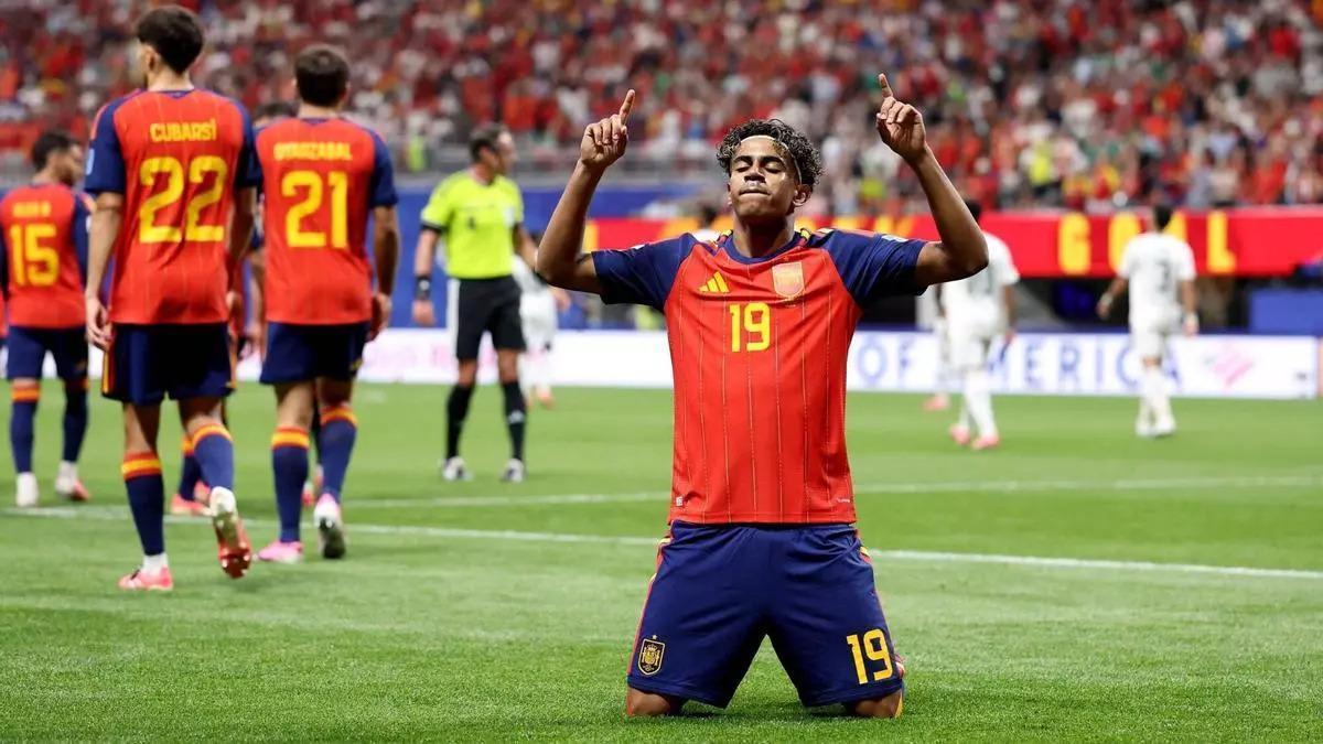 ESPAÑA MUNDIAL 2026 | El feliz cumpleaños de De la Fuente: 65 años y 4 goles