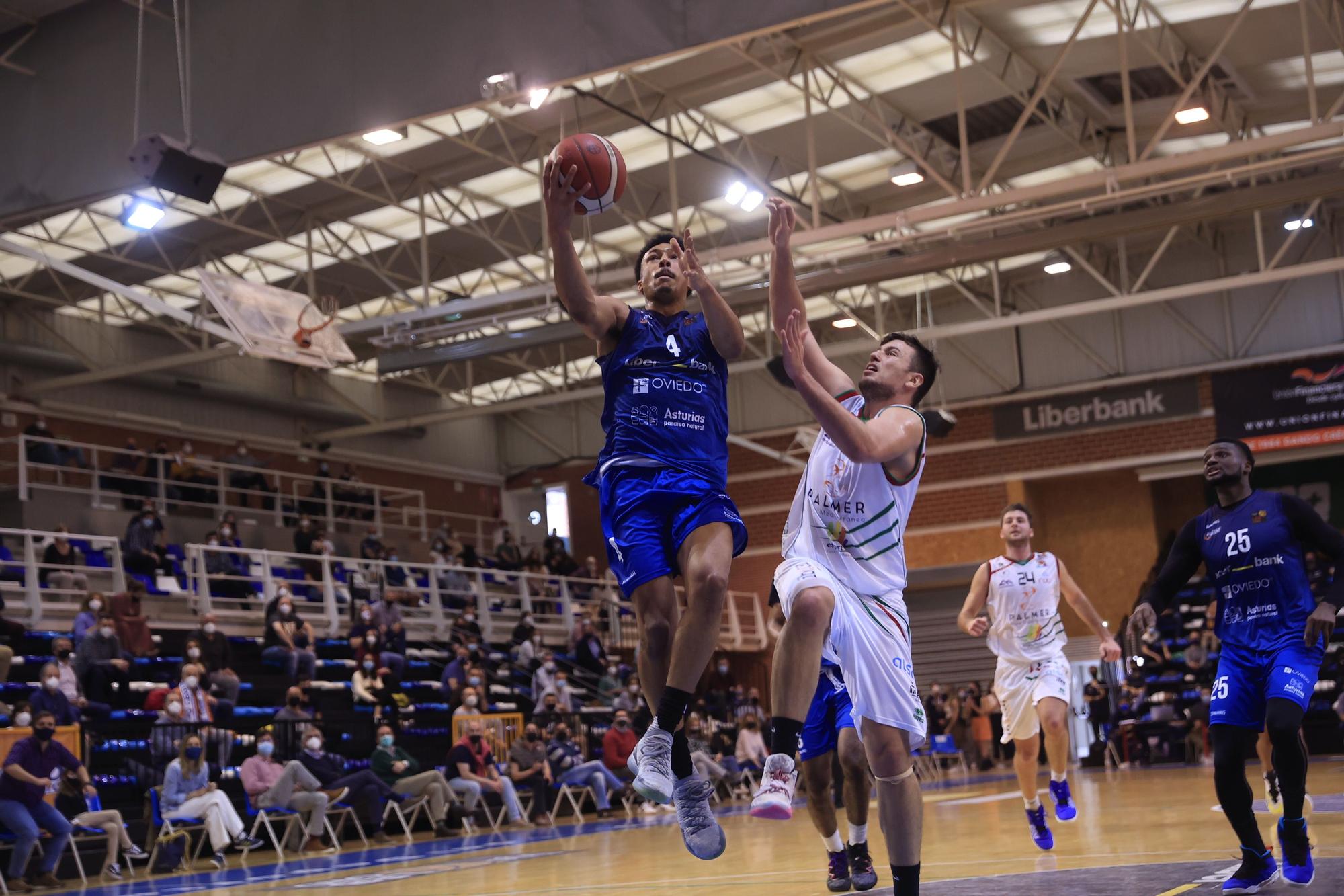 Un Liberbank Oviedo Baloncesto arrollador pasa por encima del Palmer Palma (105-67)