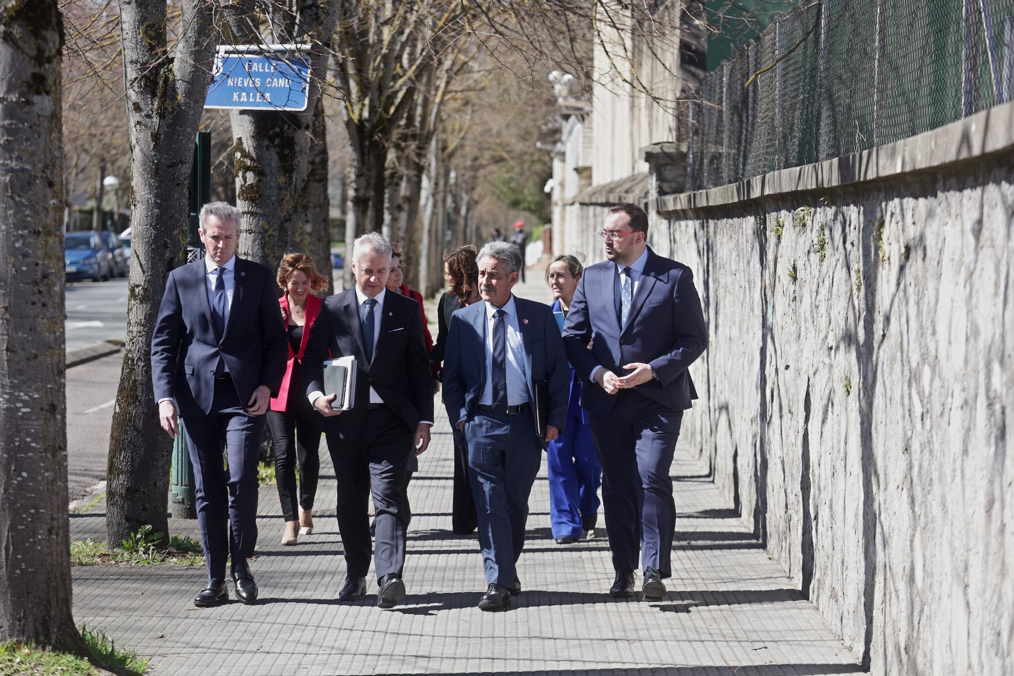 En imágenes: Así fue la cumbre de Vitoria, con los presidentes de Asturias, País Vasco, Galicia y Cantabria