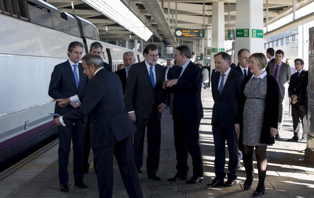 Instante de la llegada del nuevo AVE Madrid-Castelló a València.