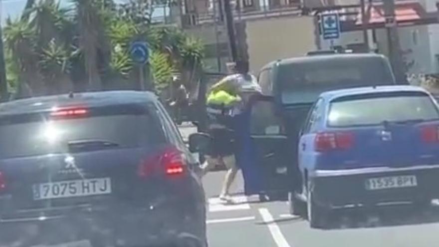 Calor y tráfico, combinación explosiva: esta es la brutal pelea entre conductores que tuvo lugar en Canarias.