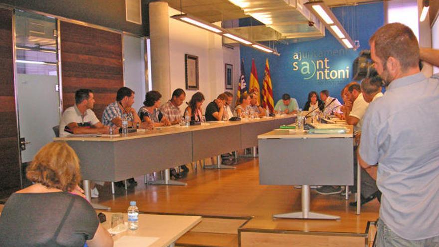Sesión plenaria en el Ayuntamiento de Sant Antoni, que ha renovado su composición en las últimas elecciones.