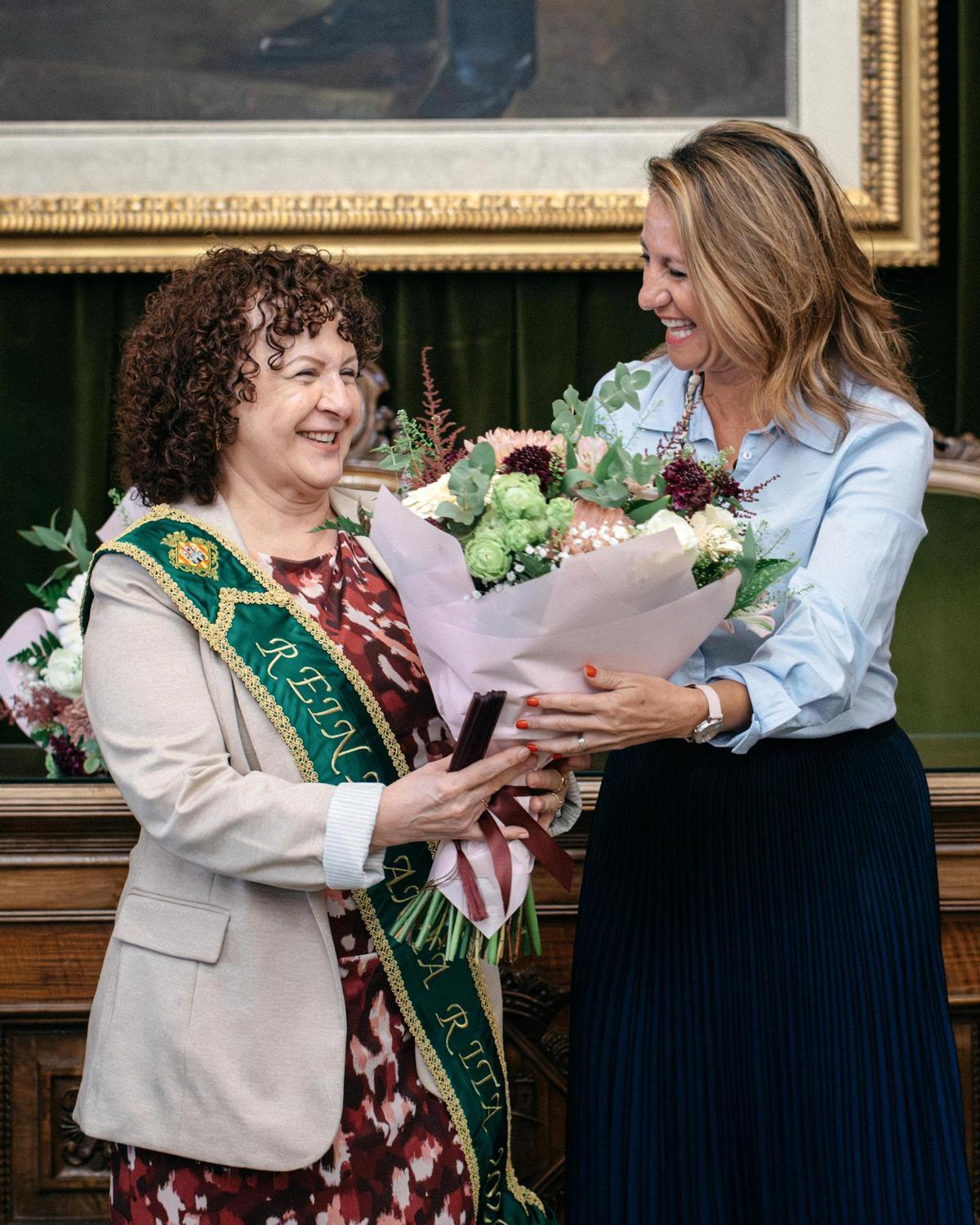 Un momento del nombramiento de María José Tur como reina de Santa Rita de Castelló.