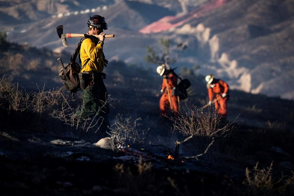 Tick Fire burns near Santa Clarita