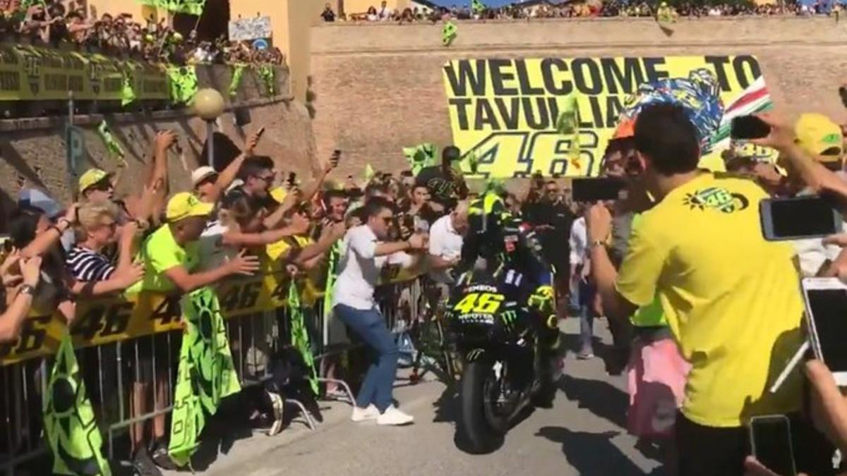 Tavullia, volcada con Rossi