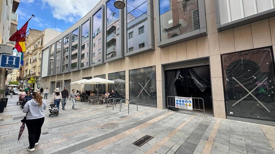 Retomadas las obras del centro comercial de Jesús y María, donde se instalará Zara