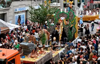 Todo listo para la Batalla de Flores: ocho carrozas y 18 grupos llenarán las calles de Pontevedra de colorido