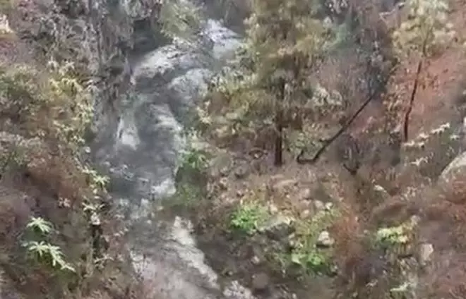 El agua de lluvia corre por Tijarafe (La Palma)