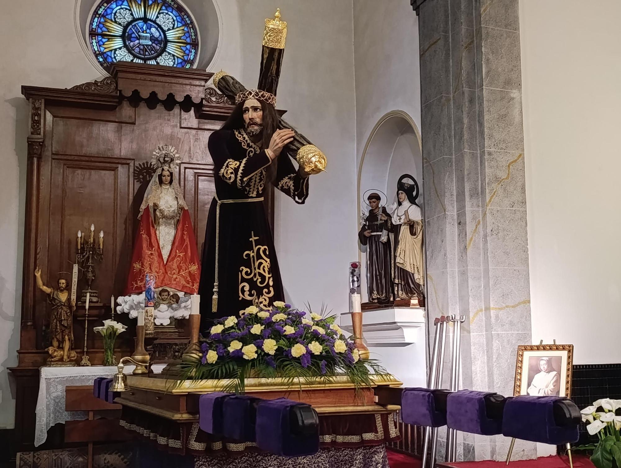 El Nazareno y la Virgen Dolorosa emocionan en Grado