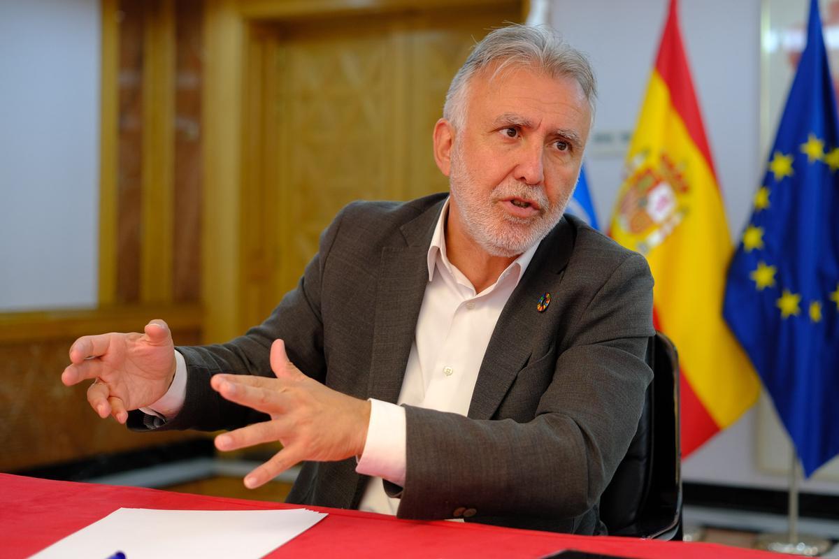 Ángel Víctor Torres durante la entrevista.