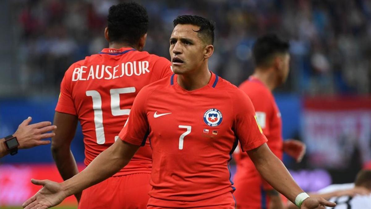 Alexis, con la selección de Chile, en un partido de la Copa Confederaciones