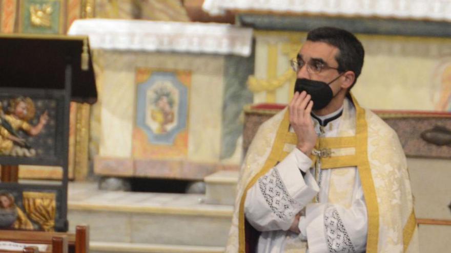 El cura párroco, Severo Lobato, en un acto en la excolegiata. | // S.Á.