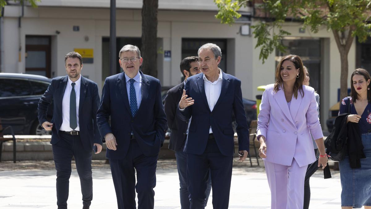 Ximo Puig, Rodríguez Zapatero y Sandra Gómez a su llegada al teatro de la Estrella, en el Cabanyal