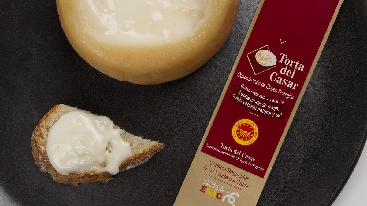 Un queso con Denominación de Origen Torta del Casar.