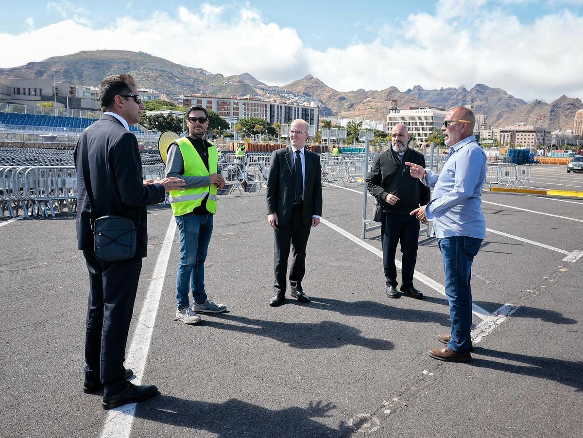 Inspección del recinto para la misa del papa León XIV en Tenerife