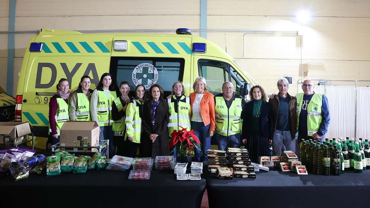 El Ayuntamiento ha puesto en marcha, un año más, un dispositivo especial de apoyo social con motivo de la Navidad, dirigido a familias con escasos recursos y a personas mayores que viven solas y que comprende el reparto de 40 lotes de productos navideños