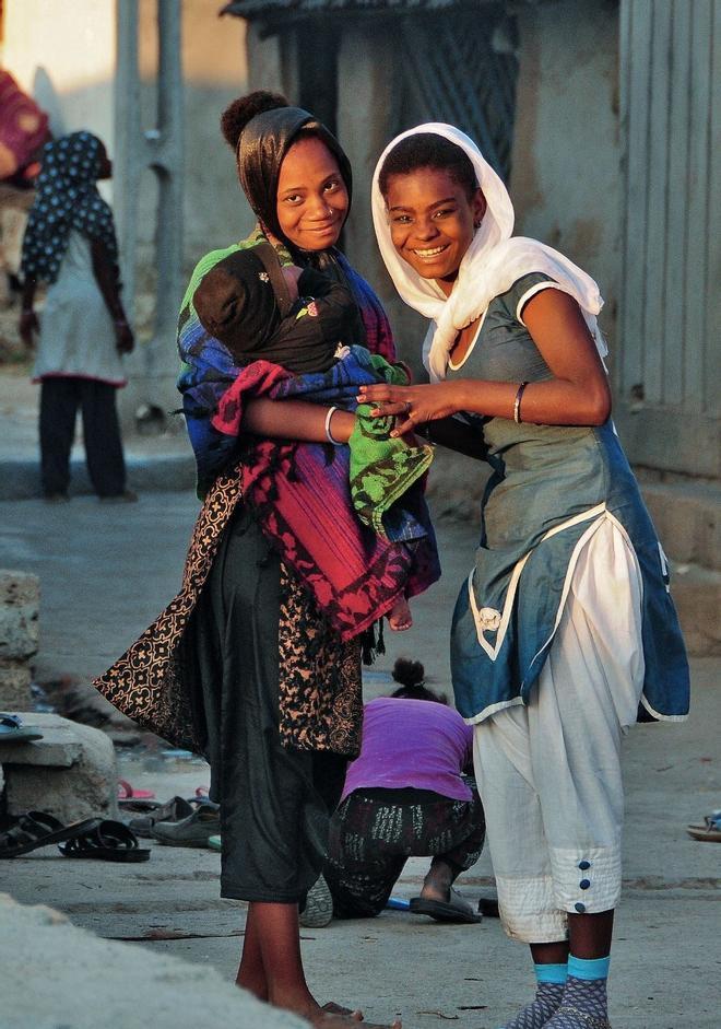 Jóvenes de la comunidad siddi, Gujarat, India