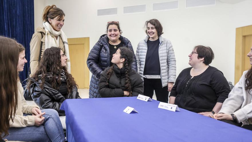 Investigadoras del CSIC ilustran sobre su labor a 120 estudiantes de Oviedo