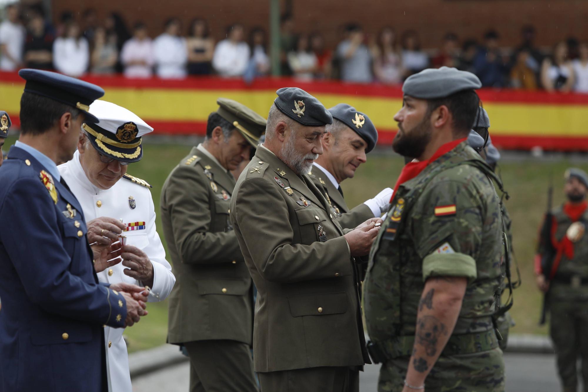 Parada militar en el acuartelamiento "Cabo Noval"