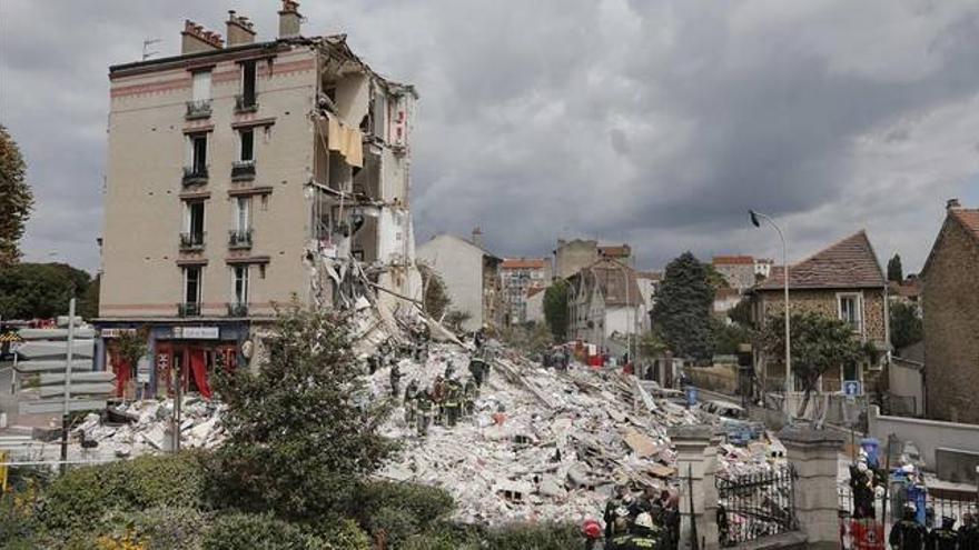 Al menos 3 muertos al explotar un edificio cerca de París