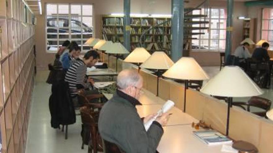 El Consell supedita la entrada de la Enric Valor de Crevillent en la red de bibliotecas a la llegada de un técnico